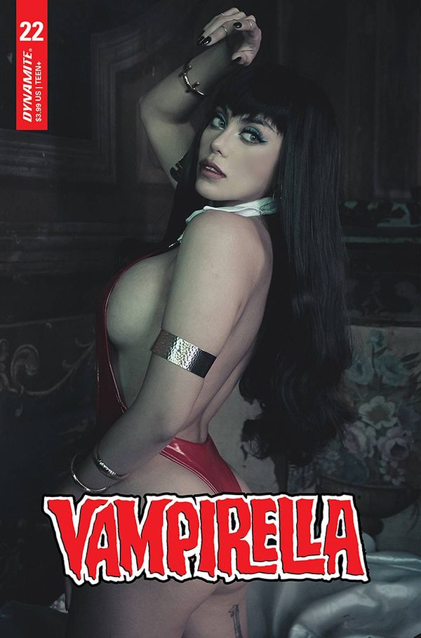 Vampirella #22 (Cover E Lorraine Cosplay)