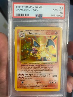 Charizard (4/102) - Base (Unlimited)