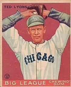 Ted Lyons 1933 Goudey (R319) #7 Sports Card