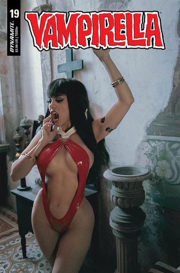 Vampirella #19 (Cover E Lorraine Cosplay)