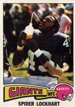 1975 Topps Football Card #241: Ken Riley