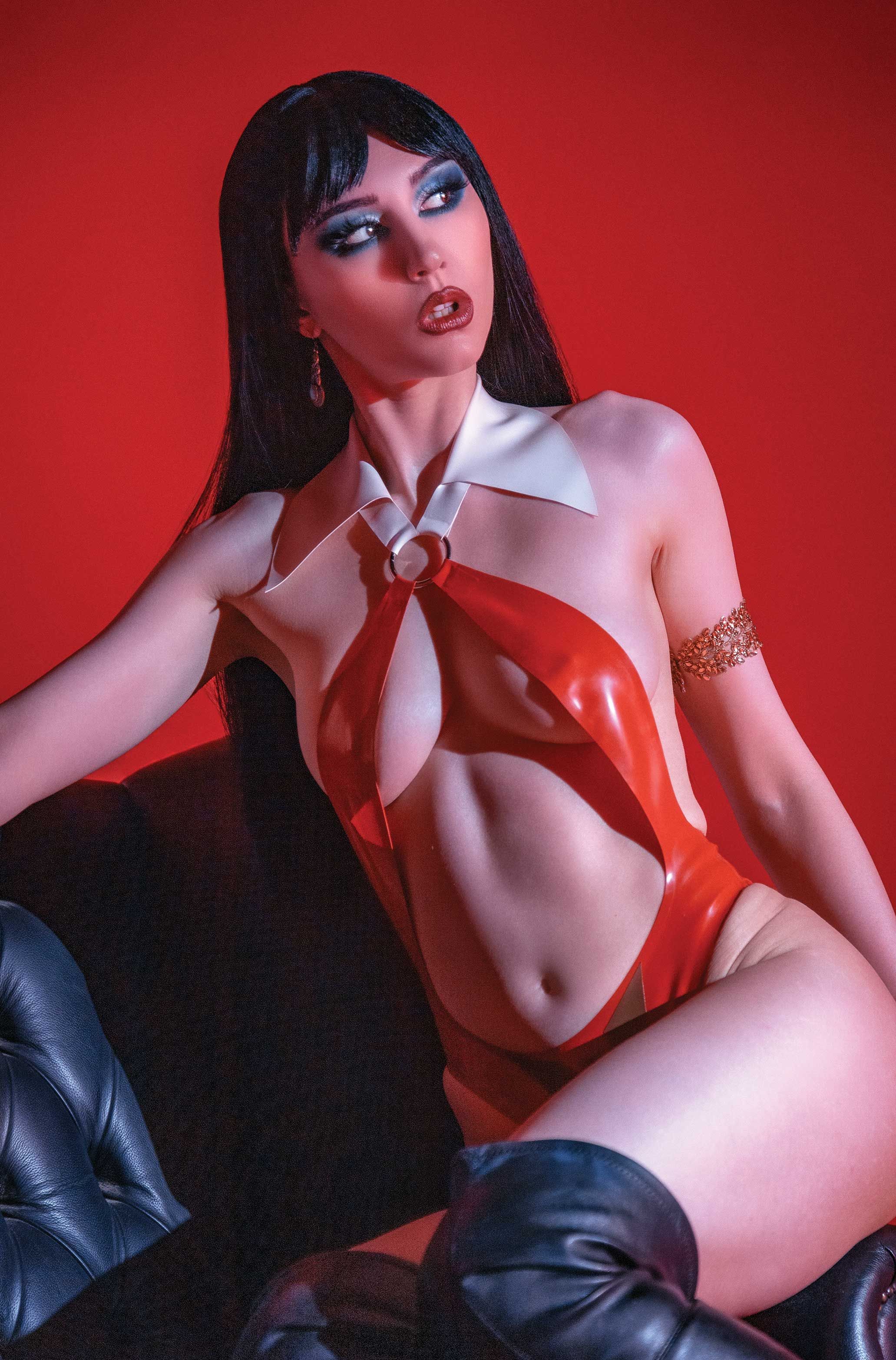 Vampirella Armageddon #12 (Cvr F Inc 1:10 Cosplay Lauren Delorean Virgin Variant) Comic