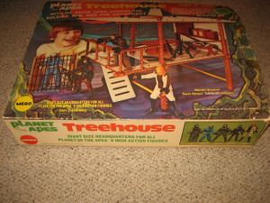 Planet of the Apes Treehouse with Figures